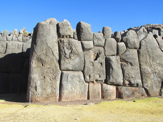 Muro exterior de la Fortaleza de Sacsayhuaman. Ciudad del Cusco - Perú.