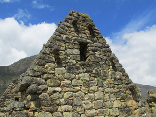 Torreón de las casas en ruinas de la Ciudadela Sagrada de Macchu Picchu - Cusco Perú.