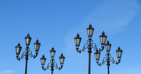 Fototapeta na wymiar Beautiful street light made in the ancient style