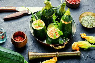 Zucchini stuffed with rice