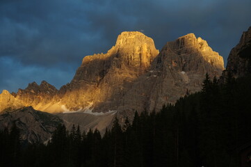 Pelmo al Tramonto dopo un temporale