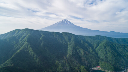 西湖上空より望む富士山