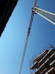 Lavori in corso nel cantiere edile in estate - business