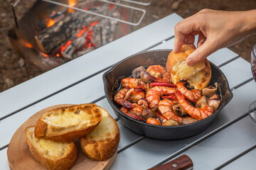 アウトドア料理　Outdoor cooking in a camping 