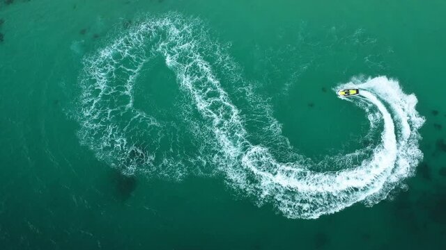 Vedio People are playing a jet ski in the sea.Aerial view. and top view.amazing nature background.The color of the water and beautifully bright.  Adventure day.clear turquoise at tropical be