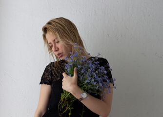 girl with white hair with the flower in hands