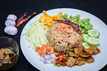 Rice mixed with shrimp paste, a meticulous menu of making Get a delicious full flavor flavor Thai food with charm