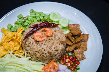 Rice mixed with shrimp paste, a meticulous menu of making Get a delicious full flavor flavor Thai food with charm