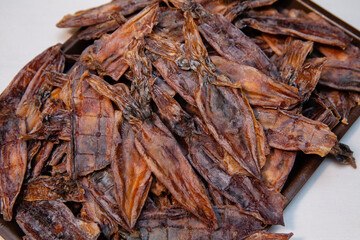 Dried squid is a food preservation that has long been Use salt and sunlight to keep for a long time. It also gives a special delicious flavor different from the original.
