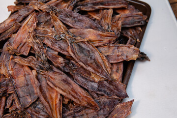 Dried squid is a food preservation that has long been Use salt and sunlight to keep for a long time. It also gives a special delicious flavor different from the original.