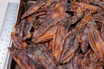Dried squid is a food preservation that has long been Use salt and sunlight to keep for a long time. It also gives a special delicious flavor different from the original.