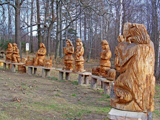 Drewniane rzeźby upamiętniające Łemków