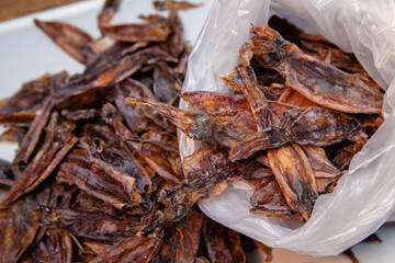 Dried squid is a food preservation that has long been Use salt and sunlight to keep for a long time. It also gives a special delicious flavor different from the original.