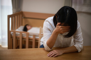 子育てに悩む母親
