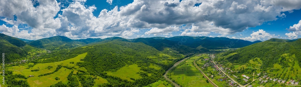 Poster panoramic view of the carpathian mountains in summer