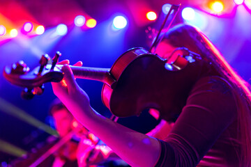 Woman playing the violin during a concert © Oleksandr