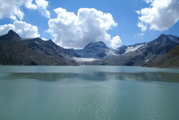 Obraz premium Sabbione lake and a glacier, Piedmont (Italy)