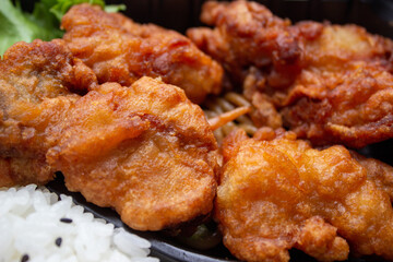 定番の唐揚げ弁当　唐揚げアップ