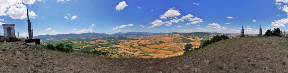 Fototapeta na wymiar Cairano - Panoramica dalla cima di Borgo Castello