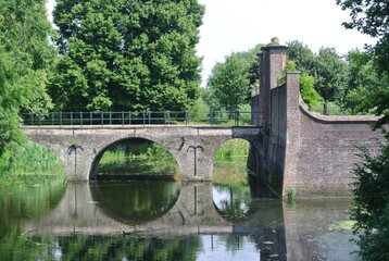 Fototapeta na wymiar bridge over the river in the park