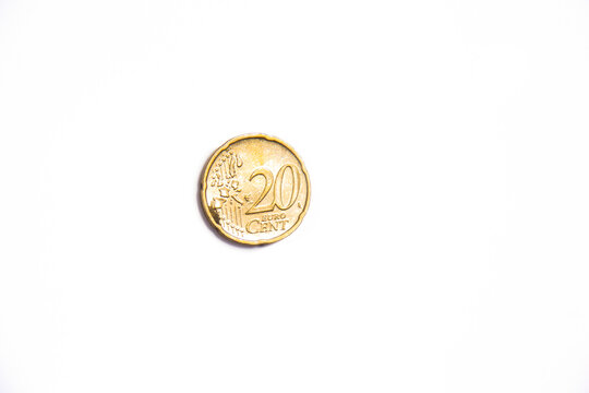 Single golden 20cent Euro coin