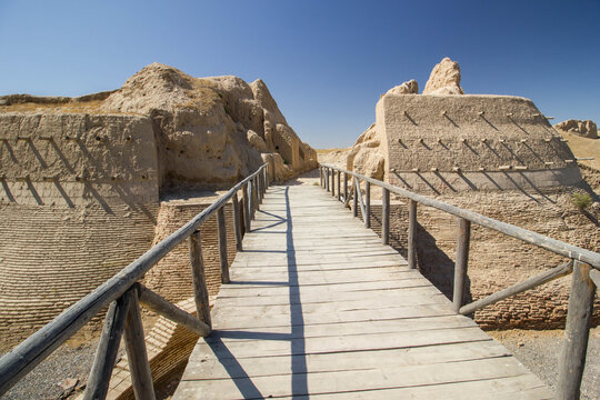 The ruins of Sauran