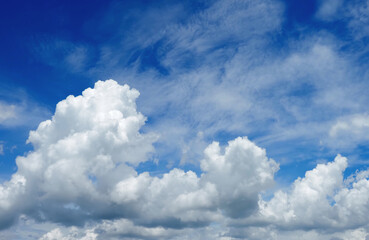 Naklejka na ściany i meble Cloudy sky background on a nice day