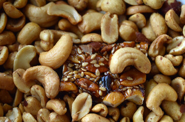 PEANUTS/CASHEWS