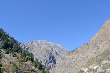 Fototapeta na wymiar mountain under blue sky