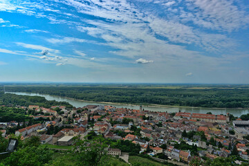 Obraz premium Panorama von Hainburg mit Donau