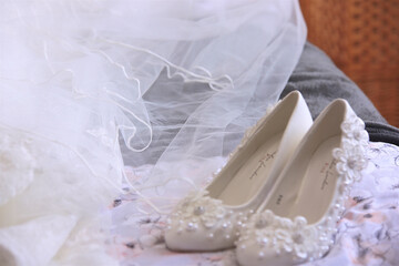 Obraz na płótnie Canvas wedding dress and shoes
