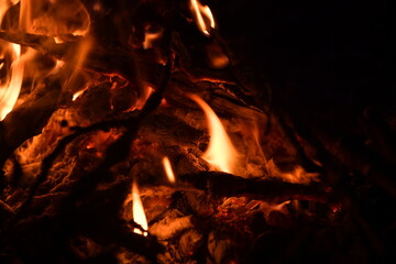 fire, flame, heat, firewood, burn, fireplace, hot, bonfire, flame, bonfire, burning, red, orange, warm, camp, night, light, camping, coal, black, yellow, barbecue, flame, danger, coal, firewood, smoke