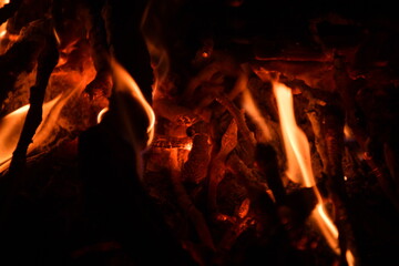 fire, flame, heat, firewood, burn, fireplace, hot, bonfire, flame, bonfire, burning, red, orange, warm, camp, night, light, camping, coal, black, yellow, barbecue, flame, danger, coal, firewood, smoke