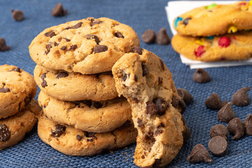 Сhocolate chip cookies close-up on a uniform background