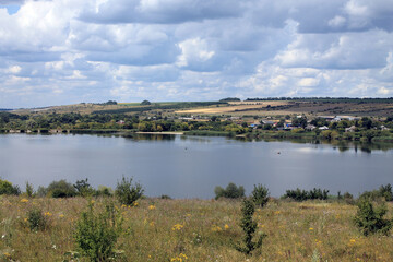 Fototapeta na wymiar view of the city of the river