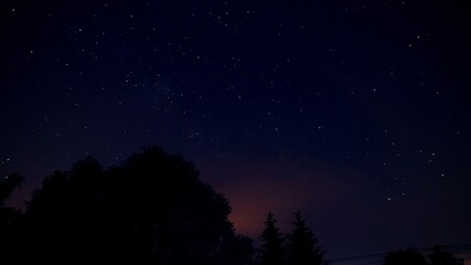 Piękne gwieździste niebo podczas nocy. 