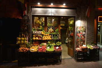 Fototapeta na wymiar traditional Turkish greengrocer