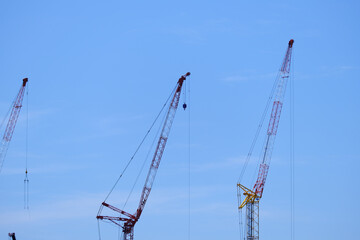 街を支える力強いクレーン