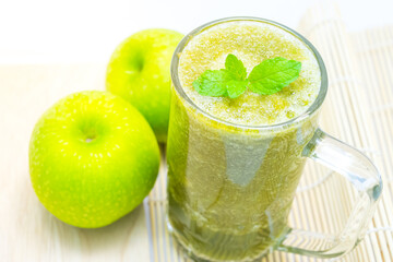 Green apple juice