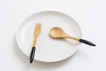 白い丸皿　フォークとスプーン