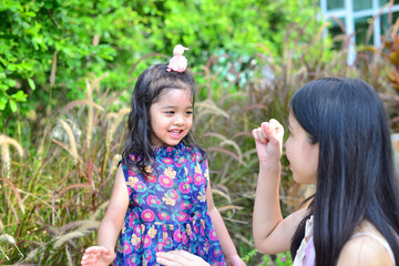 Obraz premium Little Girl and Mother at The Public Park