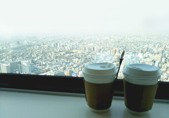 コーヒーブレイク　高層ビルからの眺めと共に