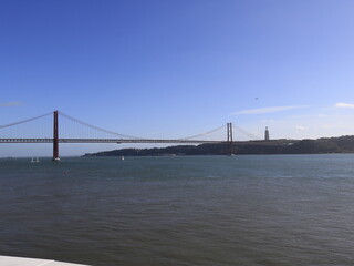 Fototapeta na wymiar most 13 kwietnia Lizbona