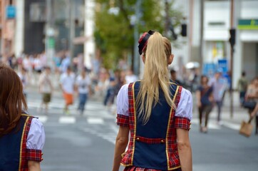 東京・新宿の風景〜ティーンの後姿