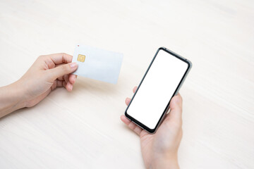 クレジットカード情報をスマホに入力するイメージ