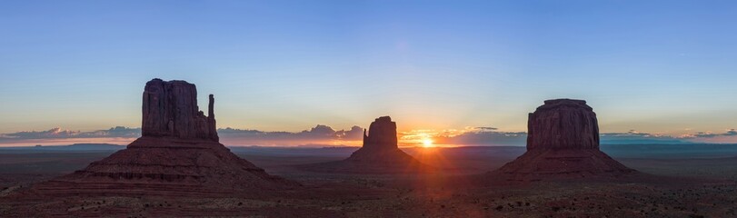 amazing monument valley arizona sunset