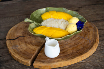 mango with sticky rice , Thai dessert