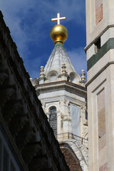 Obraz premium Dome of Filippo Brunelleschi details in the sky of the city, Florence, Italy, famous touristic place