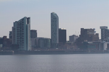Fototapeta premium Nabrzeże Liverpoolu we mgle