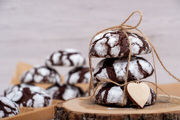 Marble chocolate cookies on a wooden stand in powder